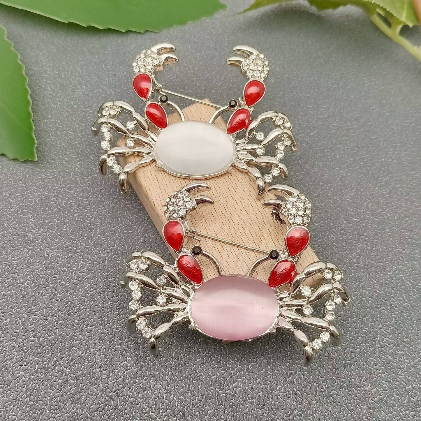 Cute Crab Brooch Inlaid with Rhinestones