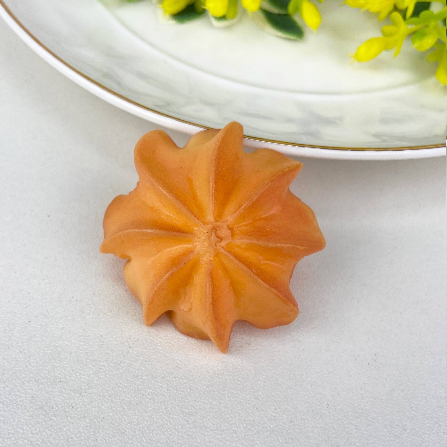 Simulated cookie hair clip