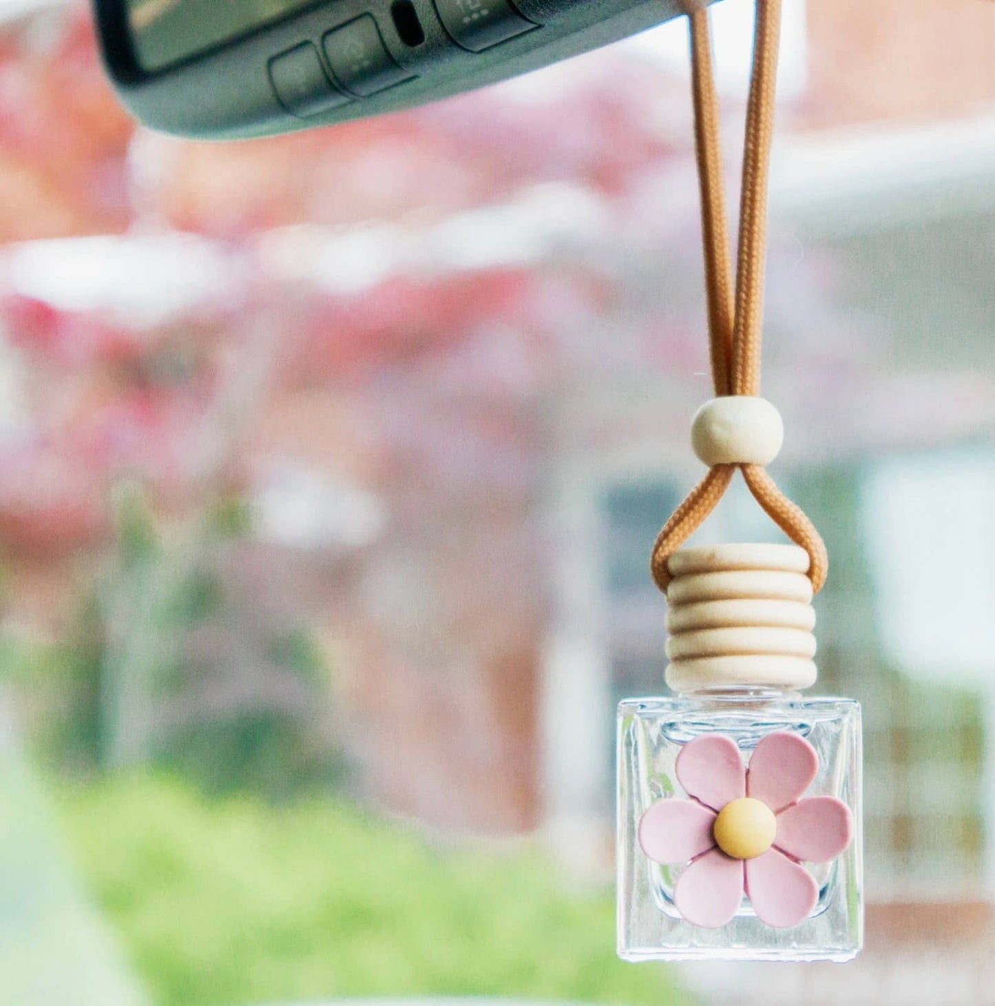 WHITE DAISY | CAR DIFFUSER (Plum Blossom + Peony)