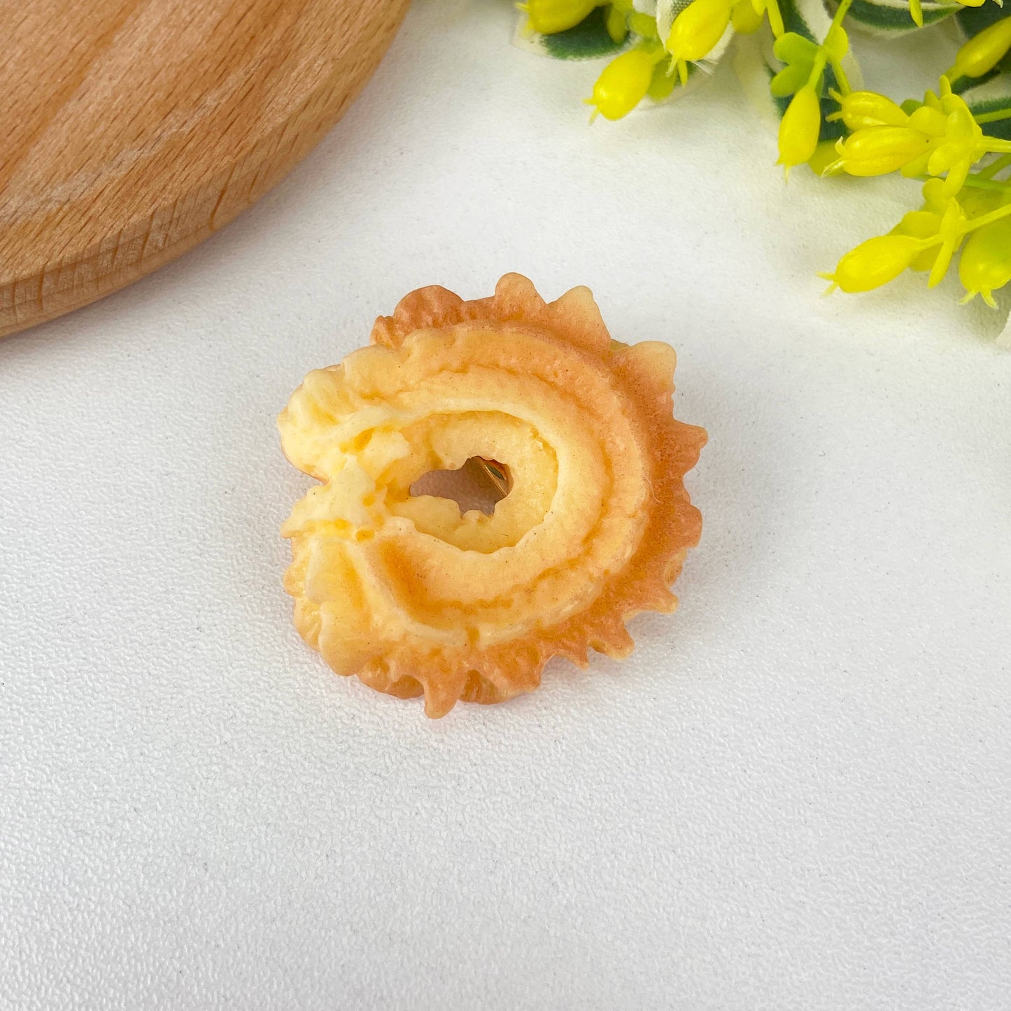 Simulated cookie hair clip