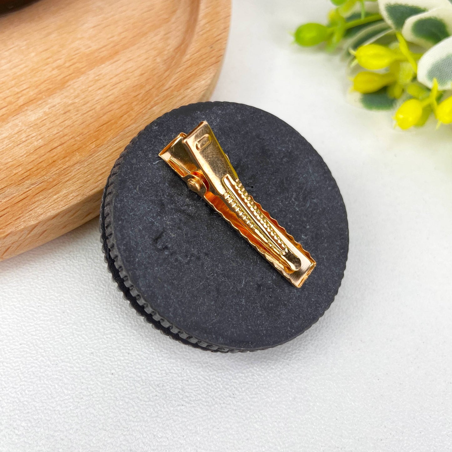Simulated cookie hair clip