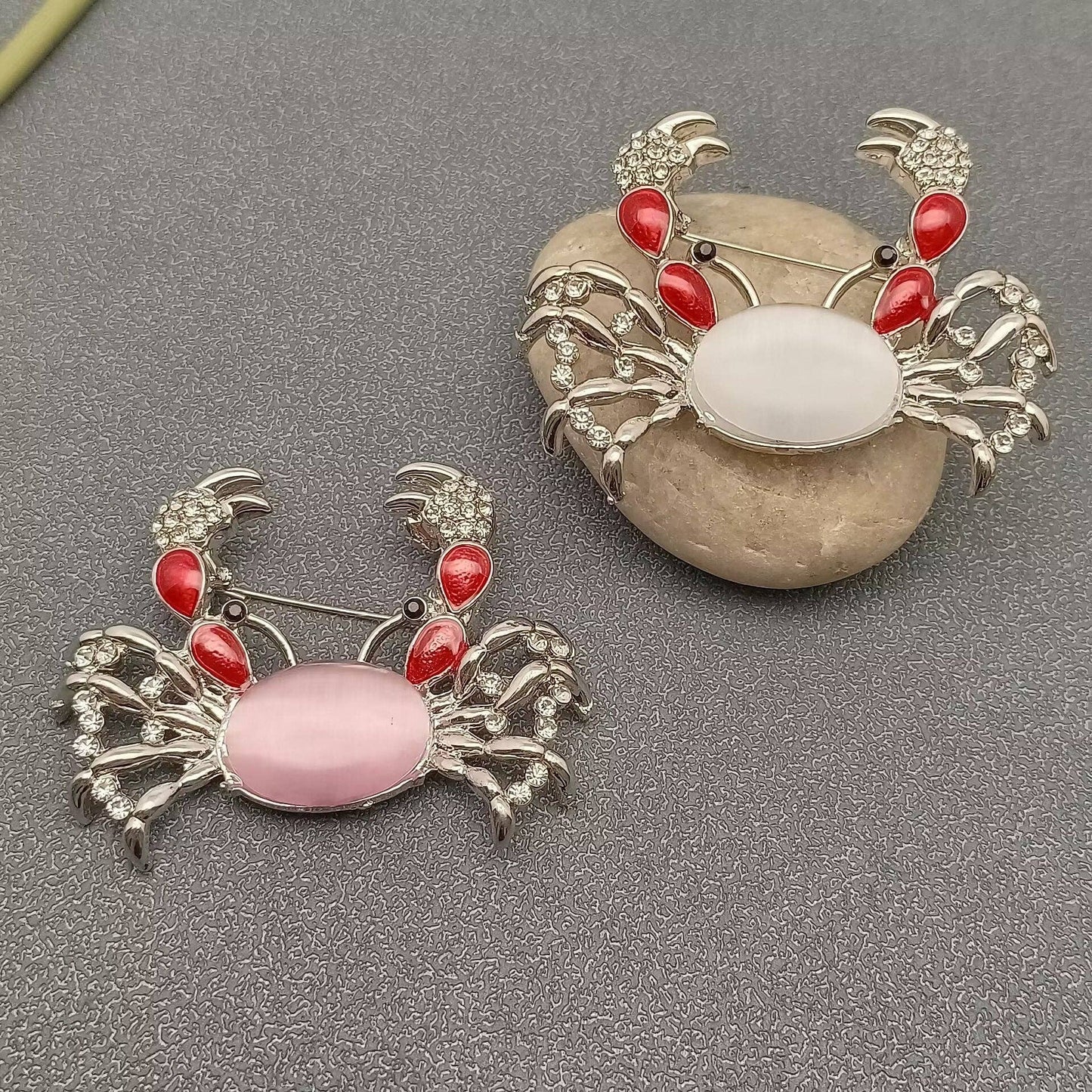 Cute Crab Brooch Inlaid with Rhinestones