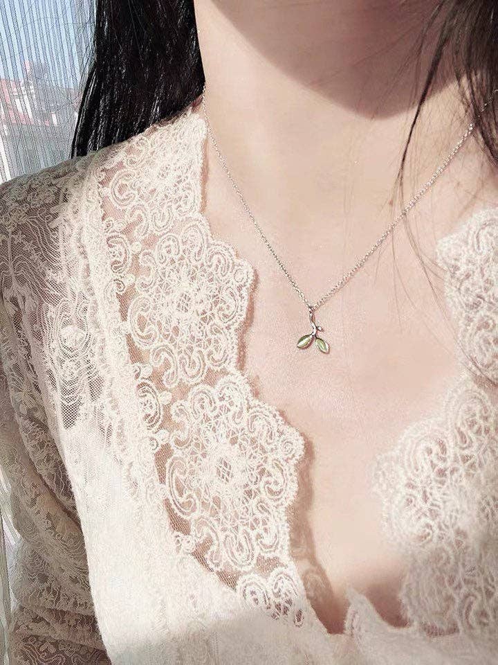 Silver Olive Branch Imitation Cat's Eye Green Stone Necklace ~16-17 inches