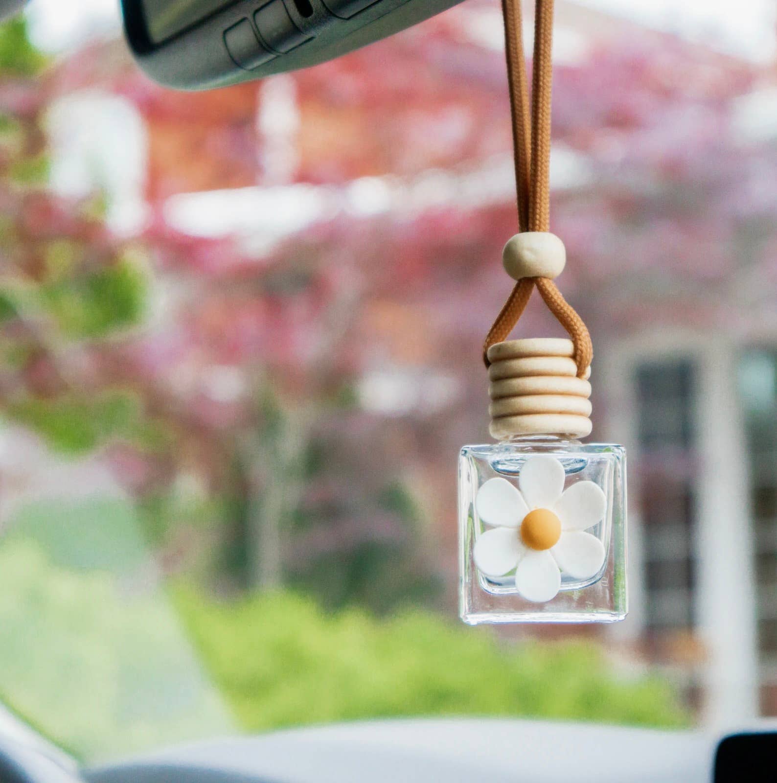 Daisy Diffuser WHITE DAISY | CAR DIFFUSER (Plum Blossom + Peony) – Urban Fae