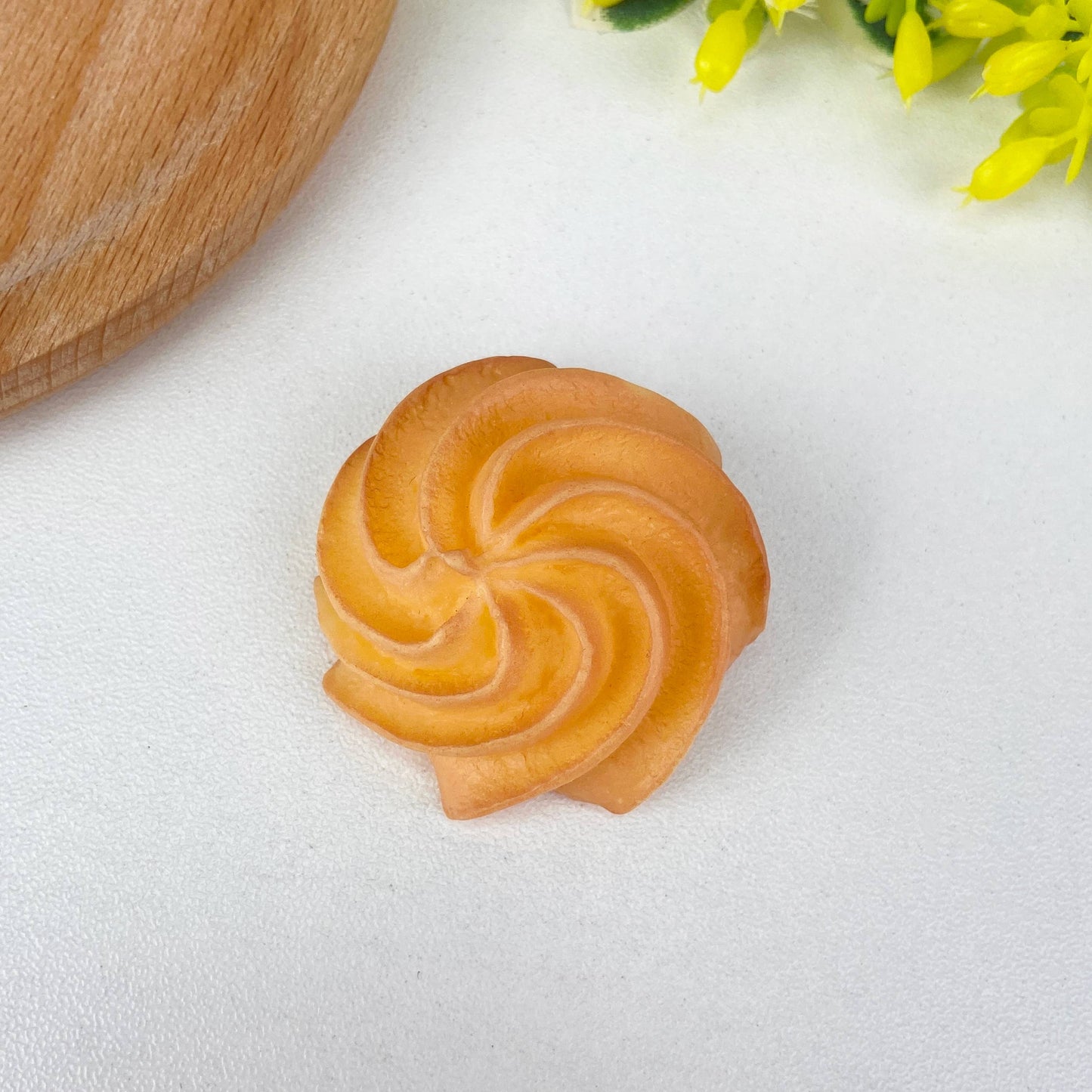 Simulated cookie hair clip