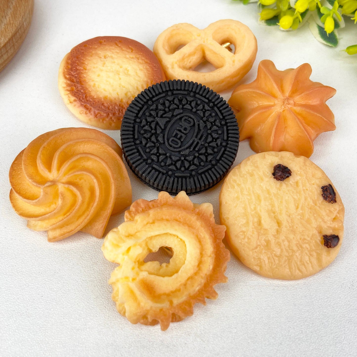 Simulated cookie hair clip